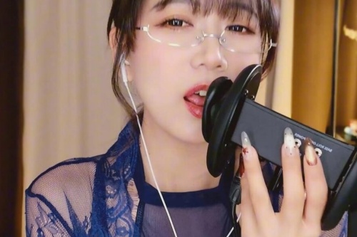 夜深沉浸,一声音,传递无形的温度