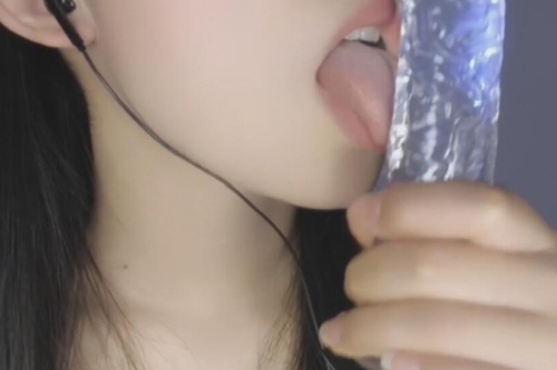 股票失眠症,深夜直播间,温暖的演奏
